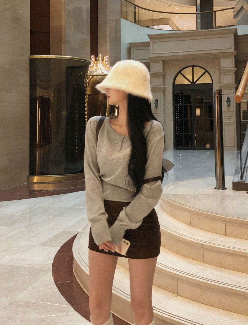 [BELLIDE MADE] Soft button long-sleeve knitwear
