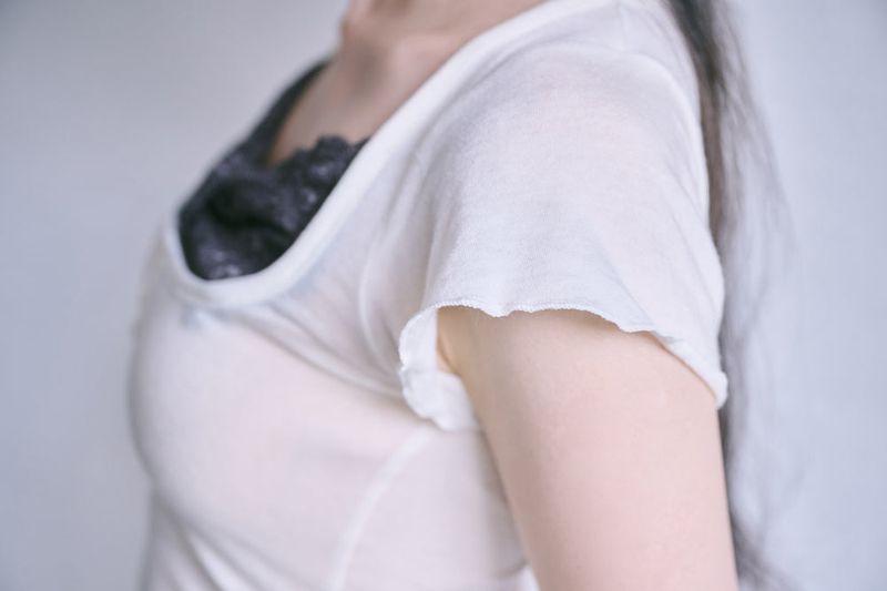 [MADE] Zanne Nouvel Ribbon U-Neck Lace T (Wore by Fromis-9)