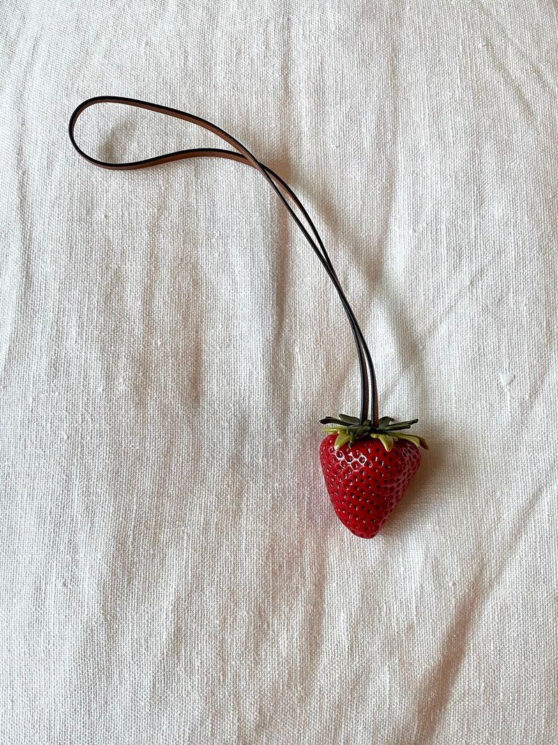 STRAWBERRY KEYRING BAG CHARM / TREEFORFIVE345