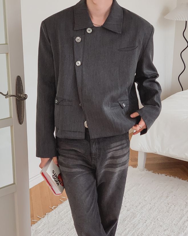 Rugen diagonal button crop blazer