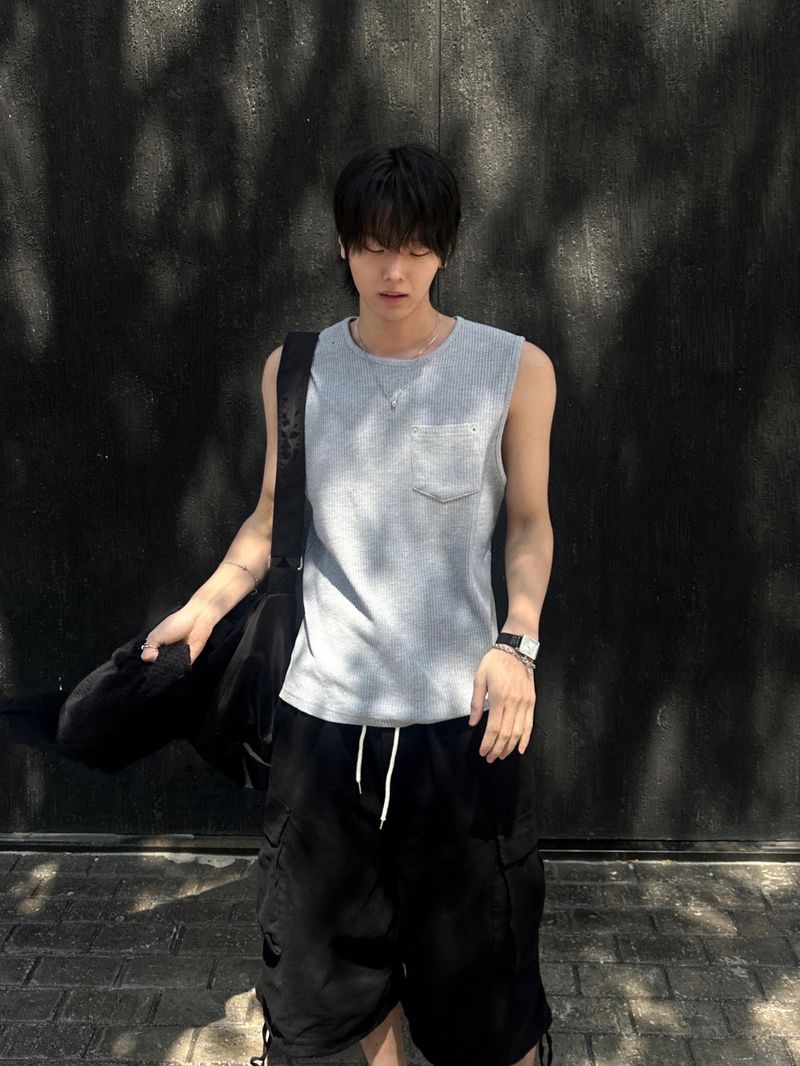 WHAT A LOOK(ワット ア ルック)の「ジン リベット ポケット スリーブレス (Muscle Fit)(トップス)」