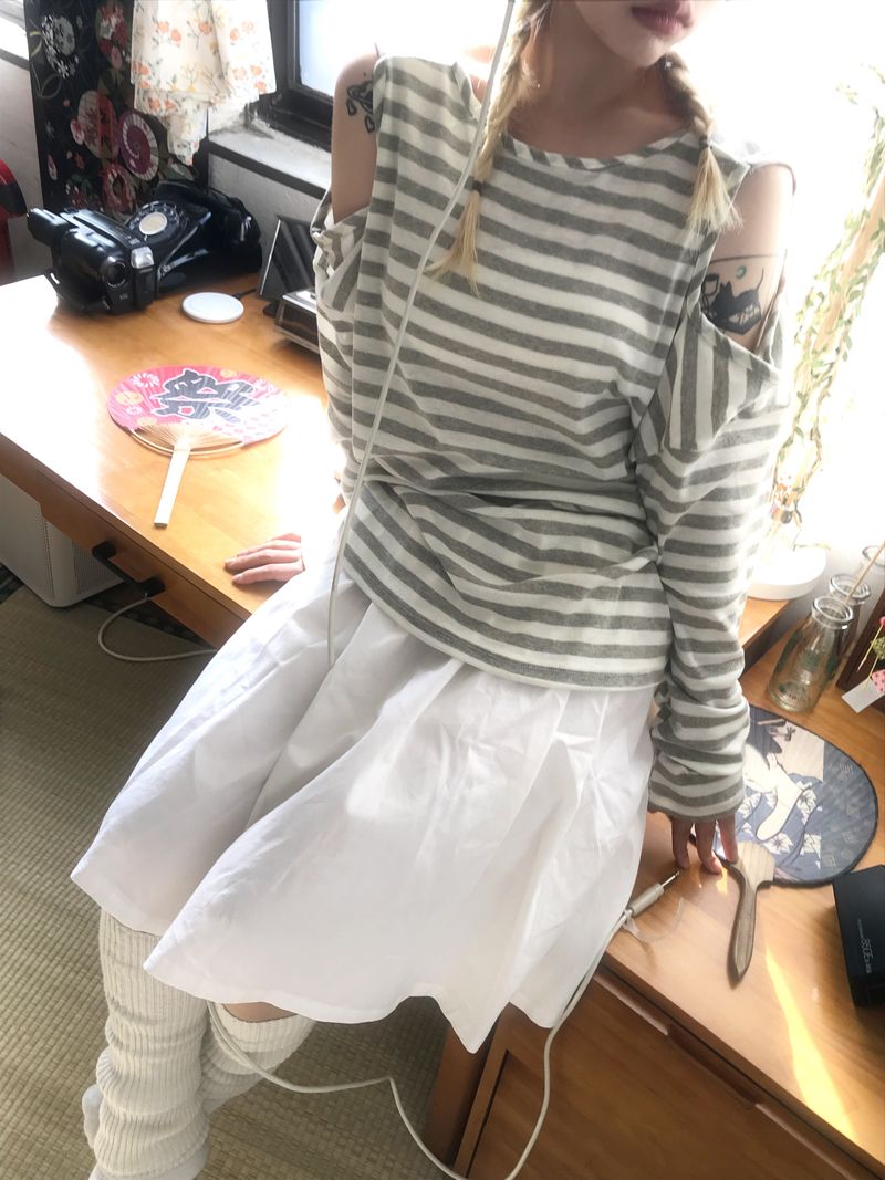 heenytsuki（ヒニツキ）の「shoulder slit loose stripe long sleeve（Tops）」