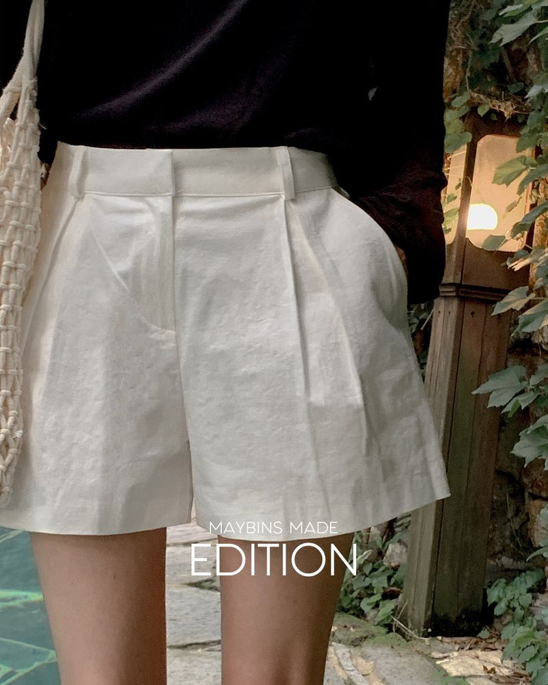 MADE. Munel pintuck short pants