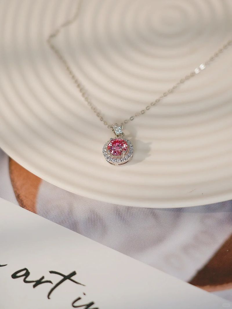 Necklace that captures all summer
