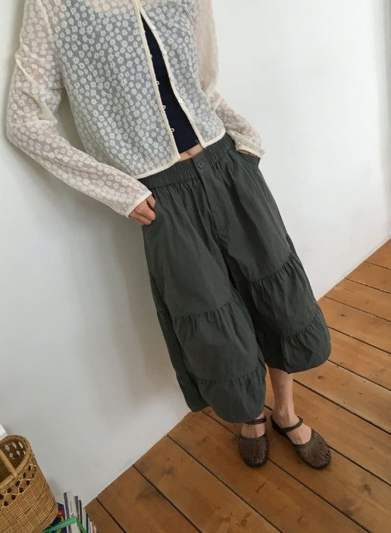Leade Shirring Tiered Bermuda Banding Pants