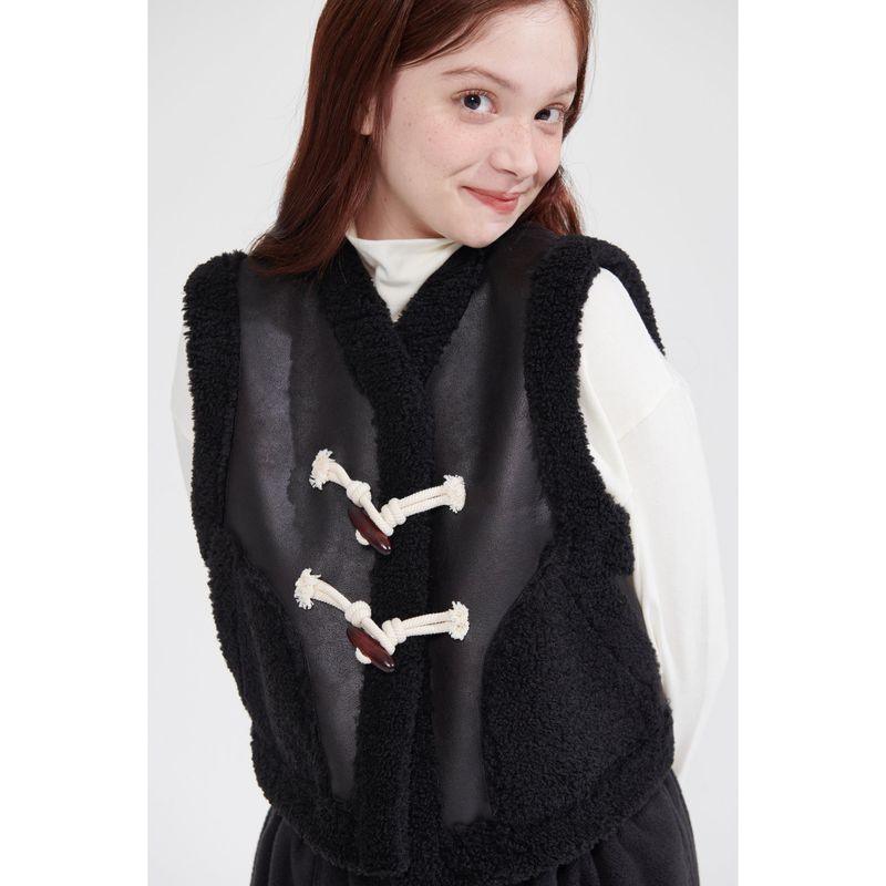 TOGGLE BUTTON ECO FUR MUSTANG SHORT VEST_BLACK