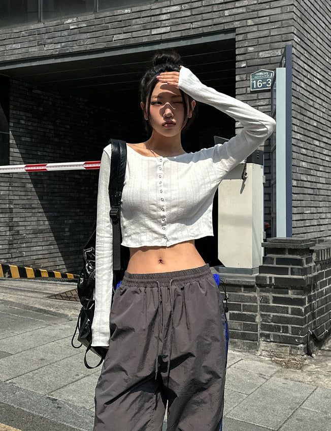 Leaf punching snap button crop cardigan
