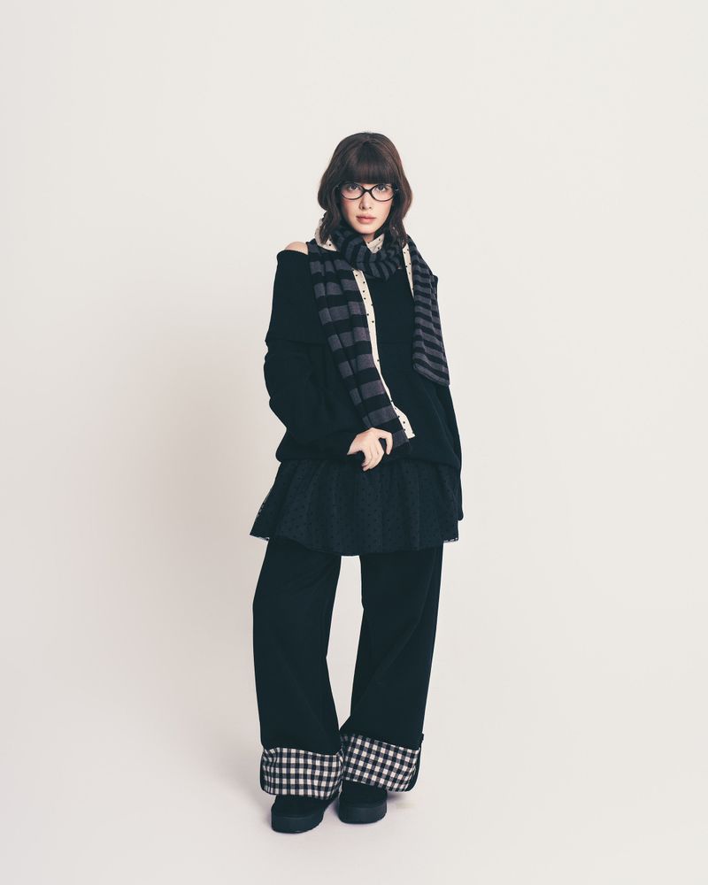 check folding sweatpants / black