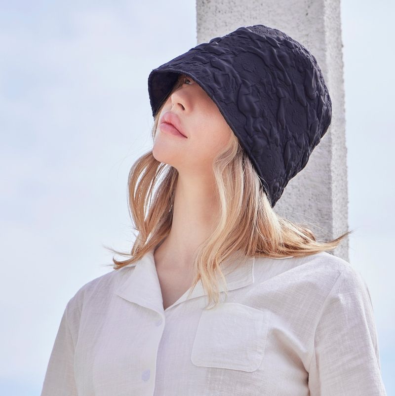 Embo longlabel drop bucket hat Black