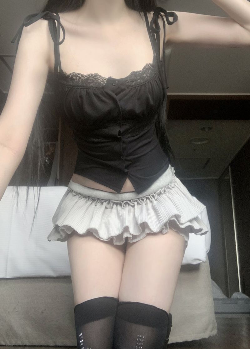 Arzen strap lace top (black)