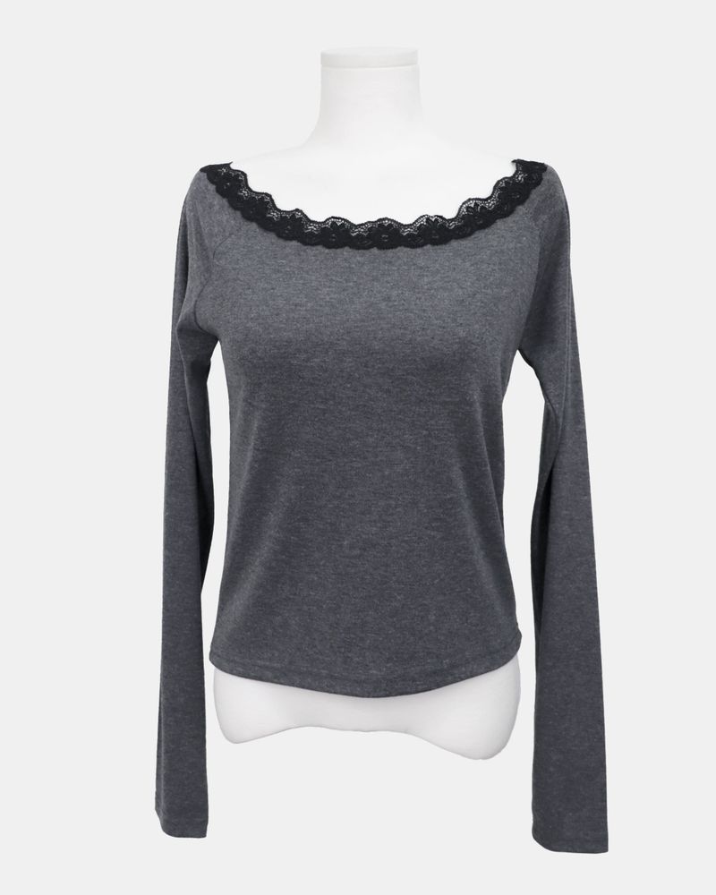 Enu Lace Lip-Neck Long Sleeve T-Shirt