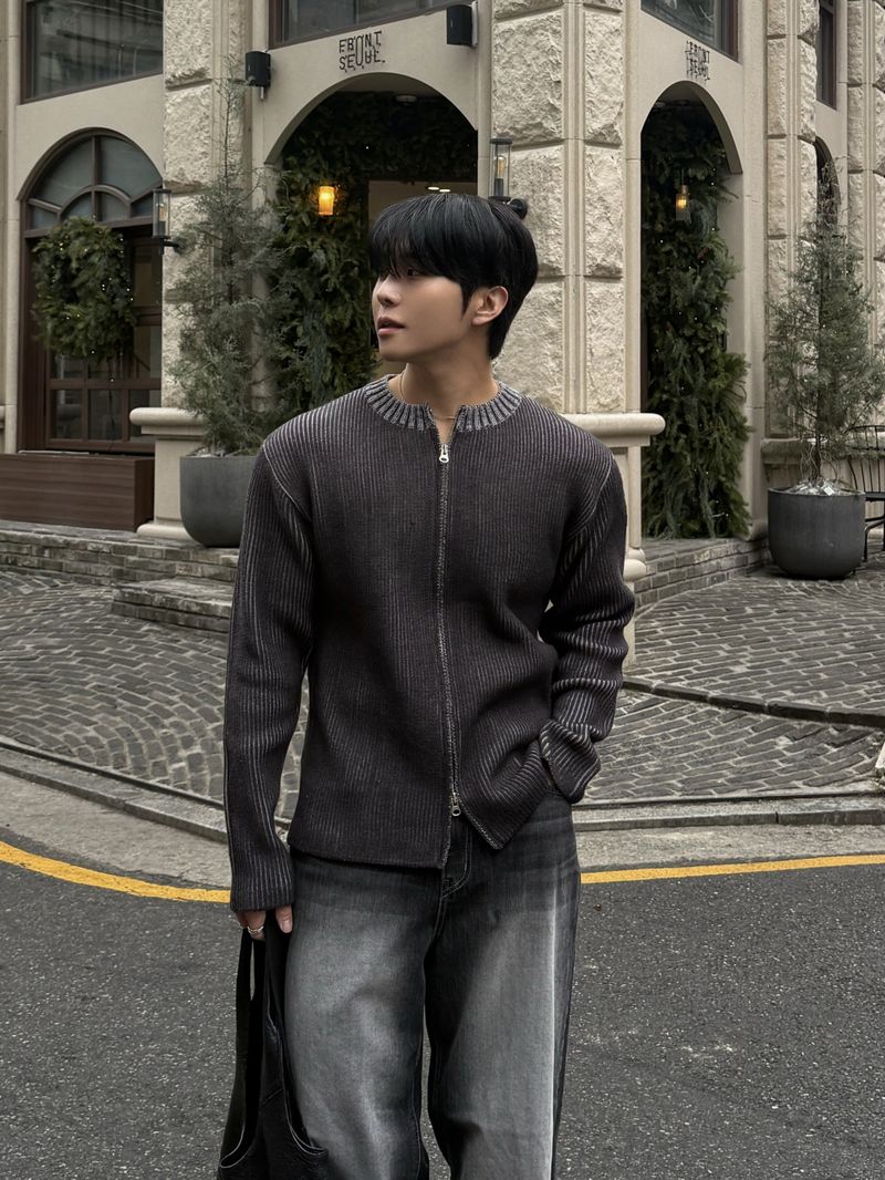 Fog lip zip-up knitwear