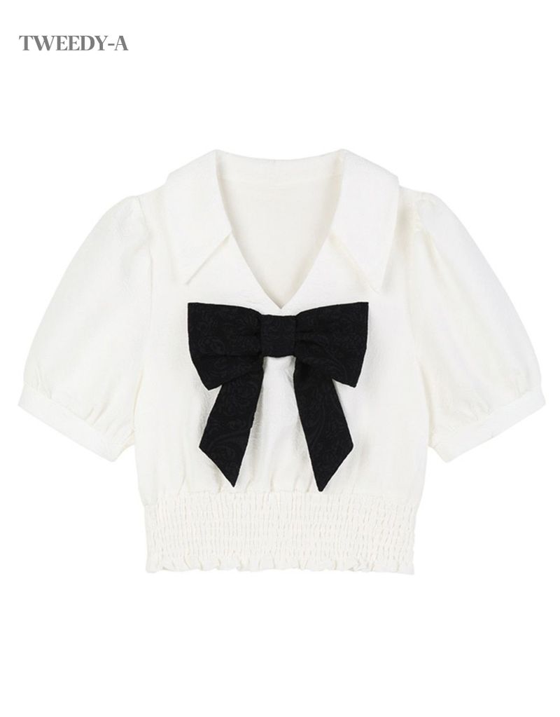 TWEEDY-A（ツウィーディア）の「Daisy Big Ribbon V-Neck Collar Cropped Short-Sleeved Blouse 2 Color（Tops）」
