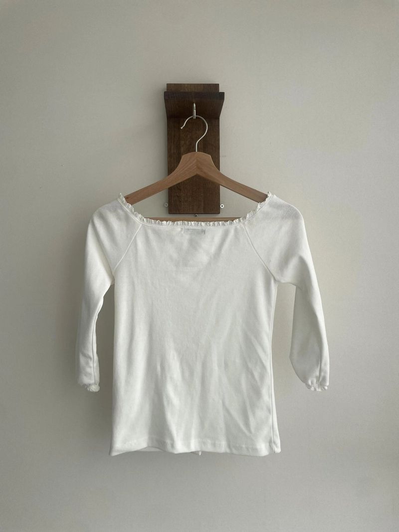 lofi off-shoulder
