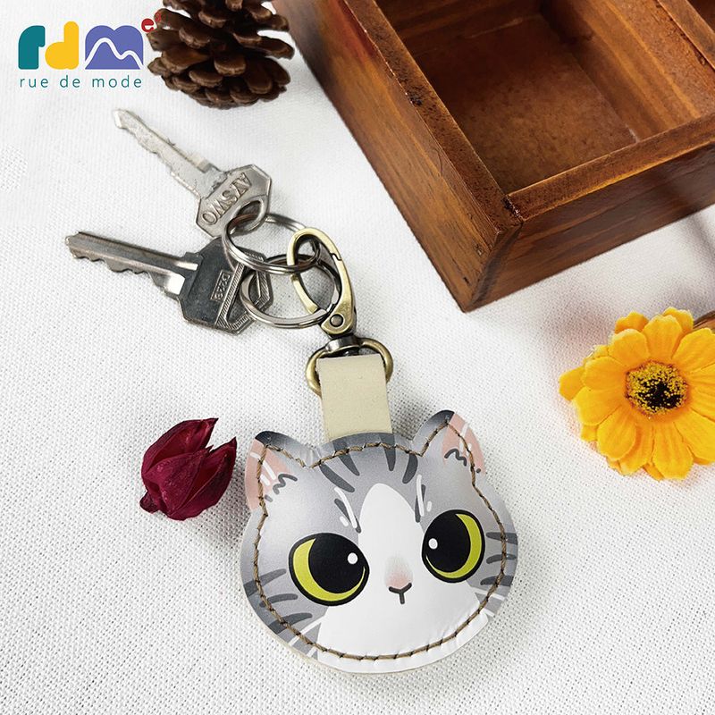 cat pendant Season  3