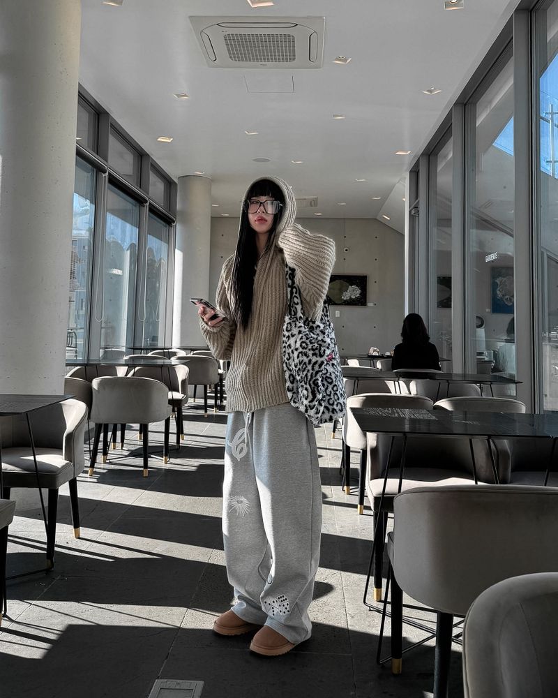 Alice in woderland sweat pants (Unisex)