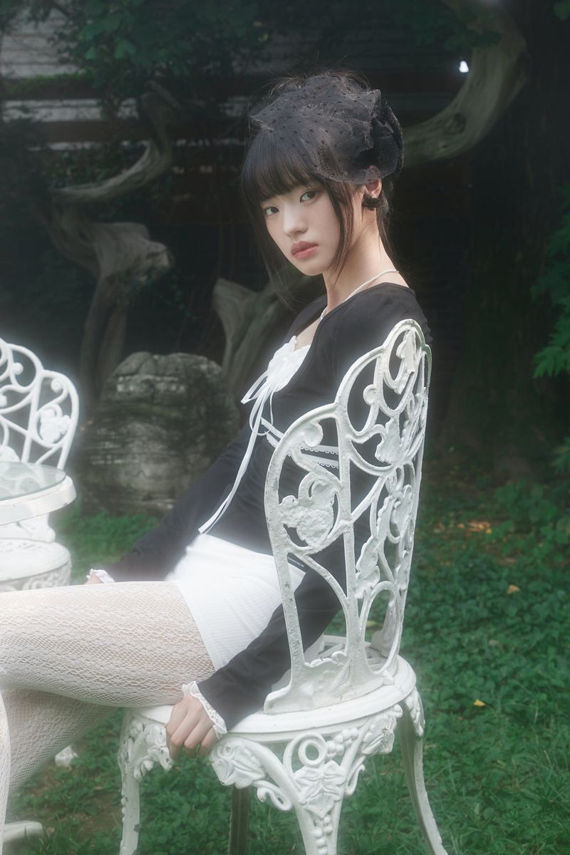 LACE RIBBON TOP (BLACK)