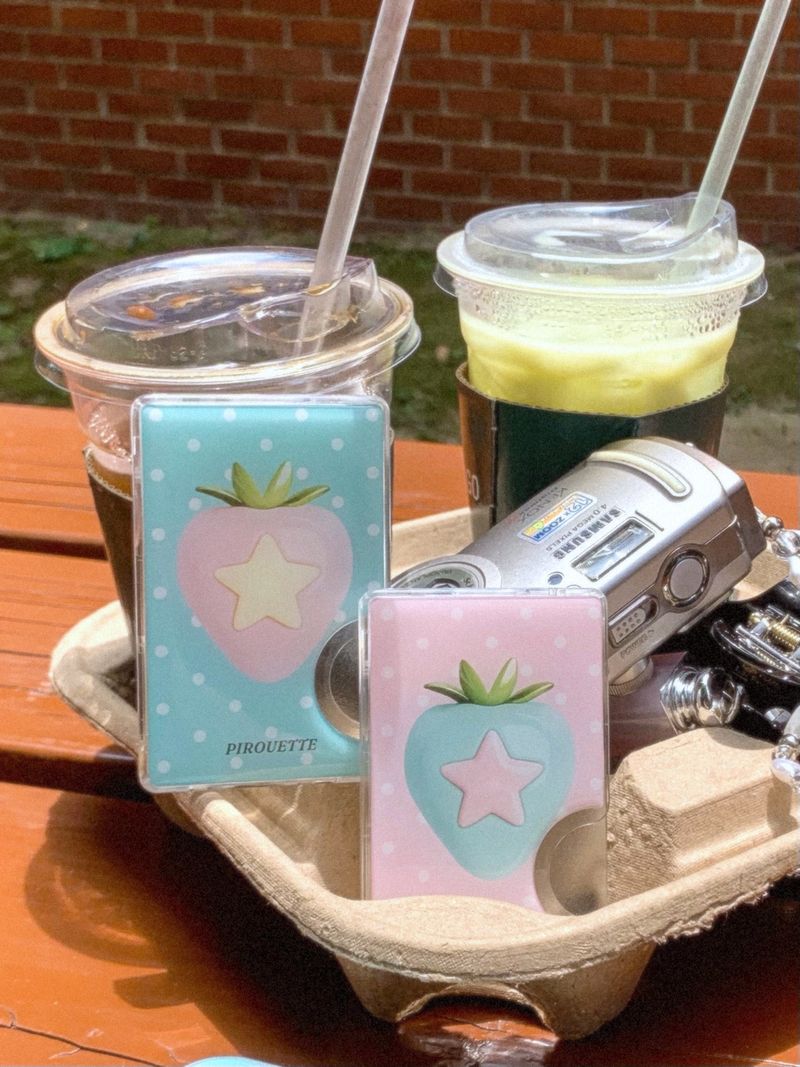 PIROUETTE（ピルエット）の「MagSafe Starberry Card Slot (BLUE)（Smartphone Accessories）」