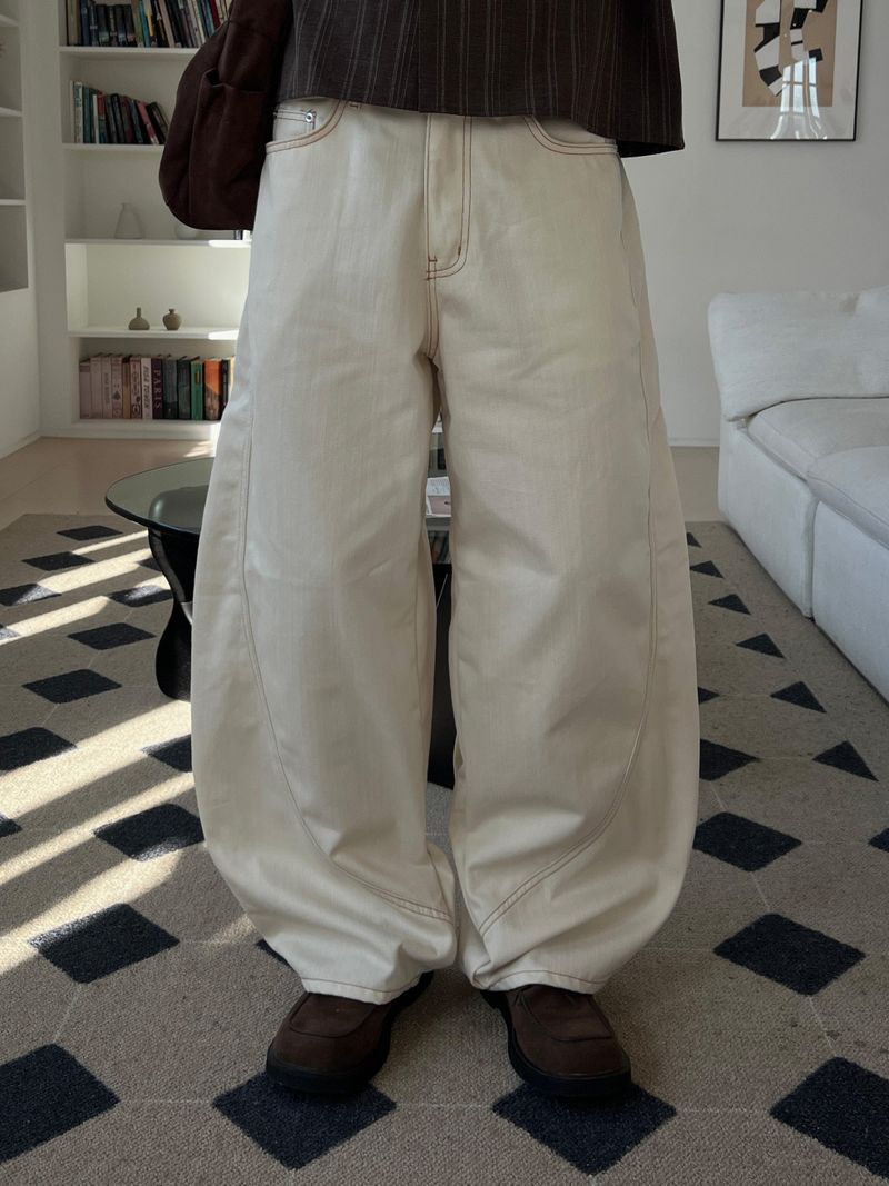 ESOO（イス）の「Mood Bijo Curved Denim Pants (2 Colors)（Pants）」