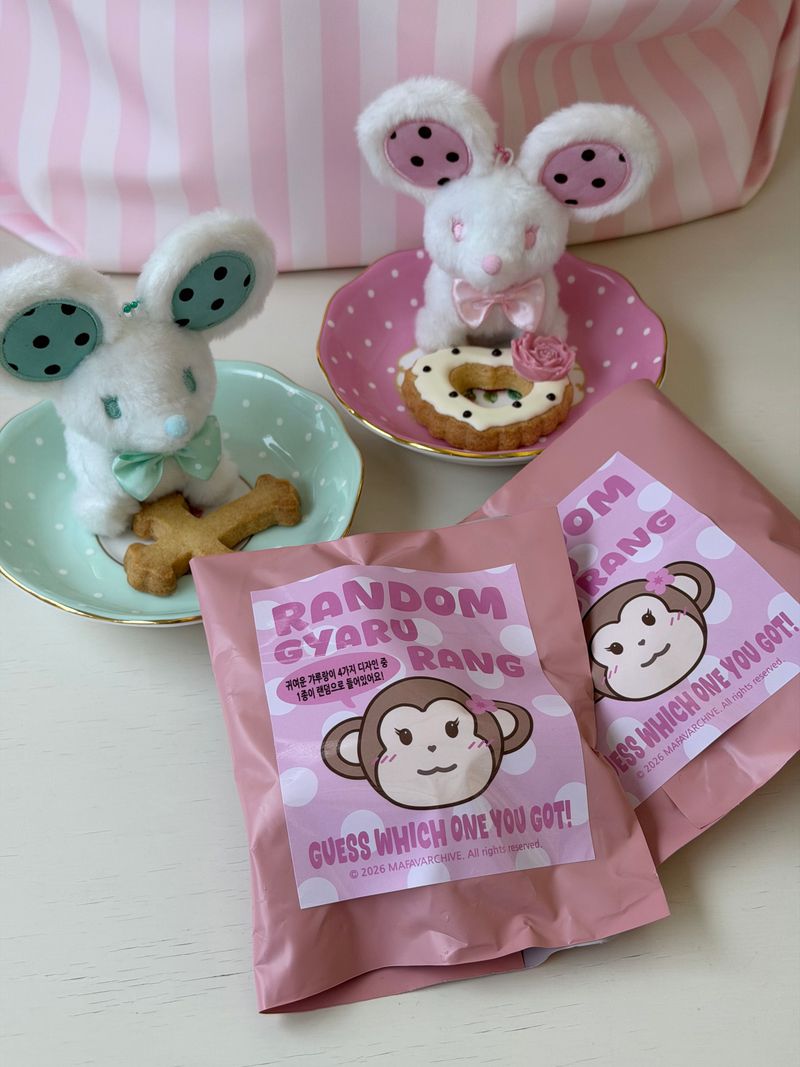 random gyaru orang keychain