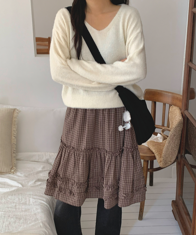 Soft Angora V-neck knitwear