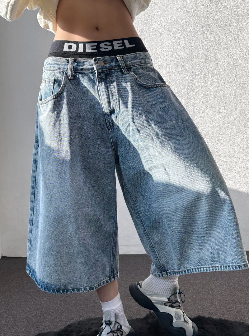 CCORTTI（コルッティ）の「ボディスノーウォッシュバルーンデニムバミューダショーツ 2カラー（パンツ）」
