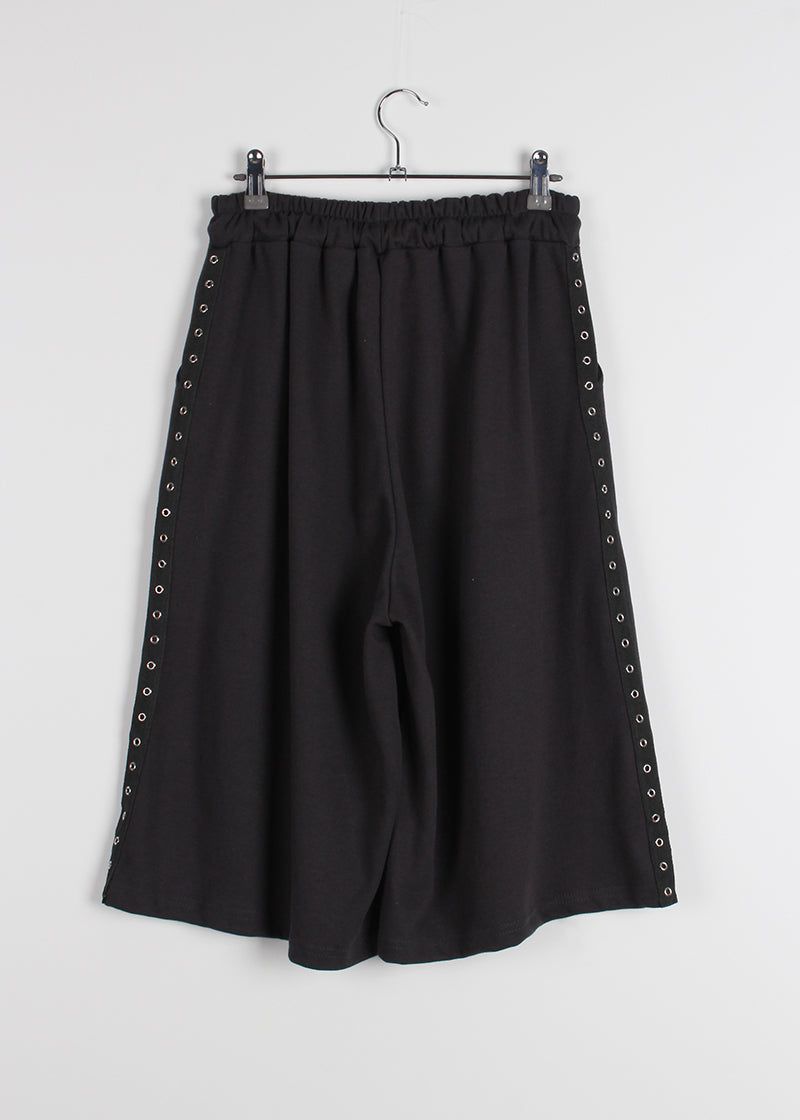 EYELET LINE BERMUDA PANTS