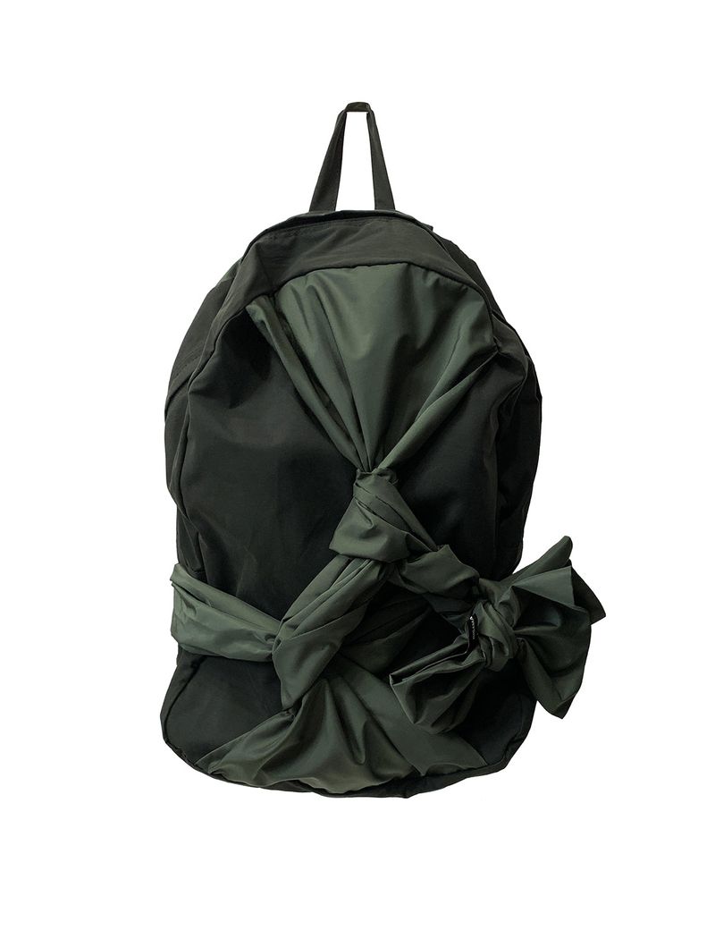 IUGAMAKARAS（イウガマカラス）の「Knotted Backpack (Olive green)（Bags）」