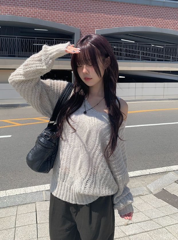 ピッカーVネックルーズケーブルニット