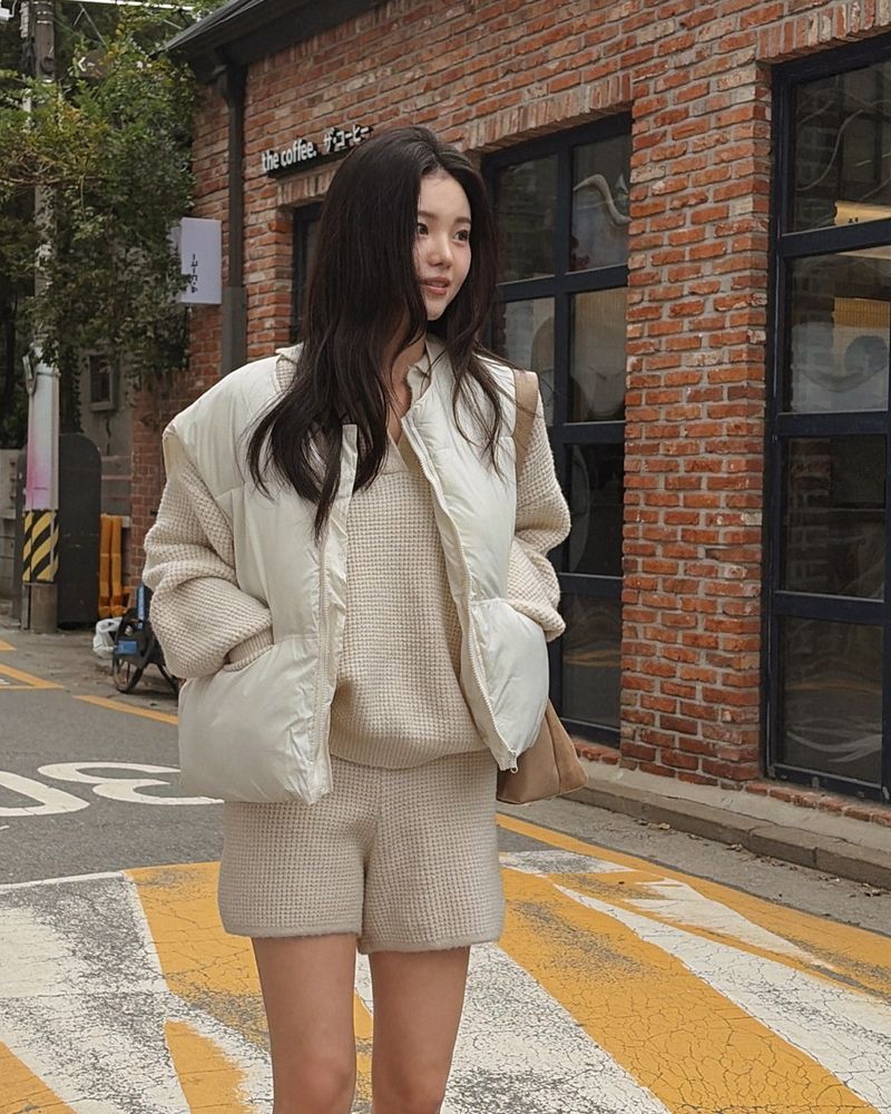 Niyou V-neck knitwear & short pants set