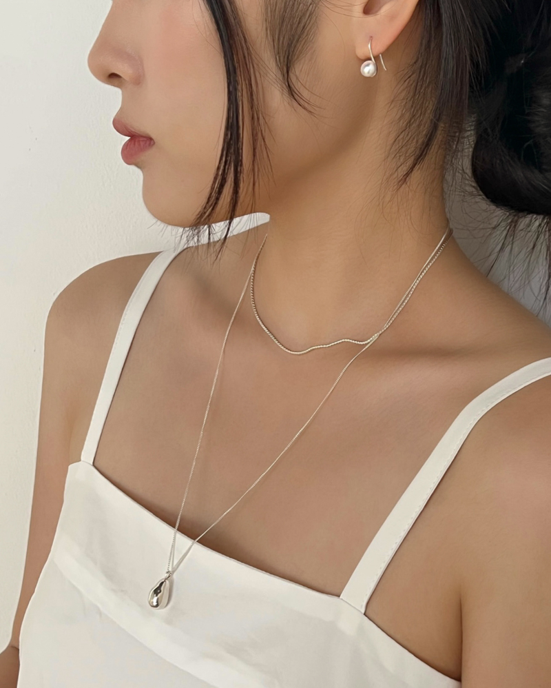 Sunday pearl earring (silver)