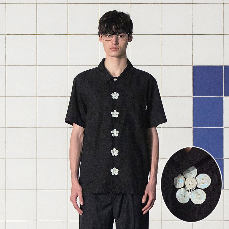 UNALLOYED（アナロイド）の「BUTTON FLOWER HALF SHIRT / BLACK（Tops）」