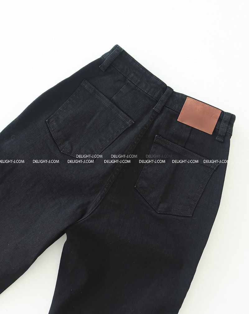 Slit Capri Three-Quarter Bootcut Pants