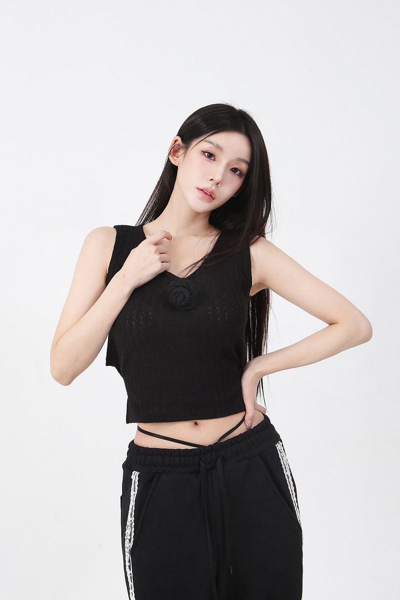 cattline（カトリーヌ）の「Back Ribbon Sleveless Knit_black [brooch set]（Tops）」