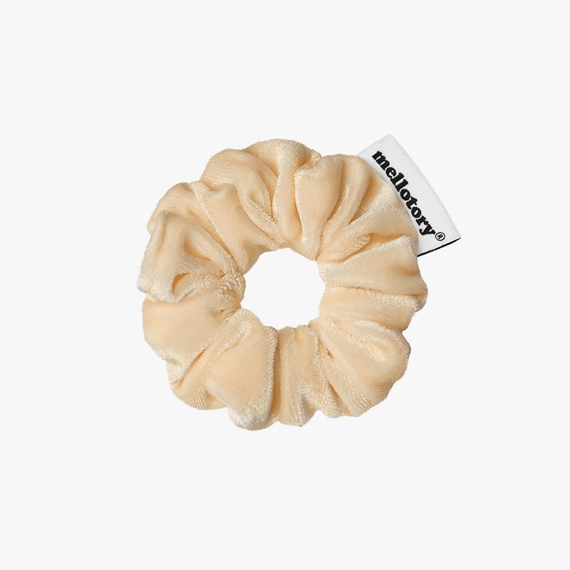 mellotory（メロートリー）の「ミニベルベットシュシュ（クリーム）（ヘアアクセサリー）」