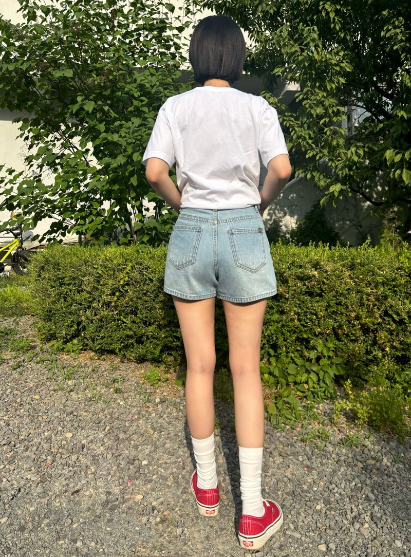 FLOWER EMBROIDERY LIGHT BLUE DENIM SHORTS code 18201