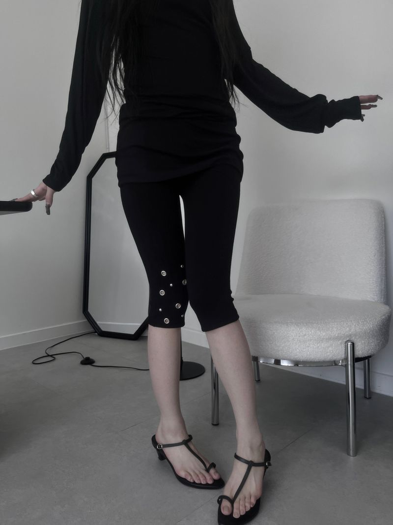 eyelet stud capri leggings (2color)