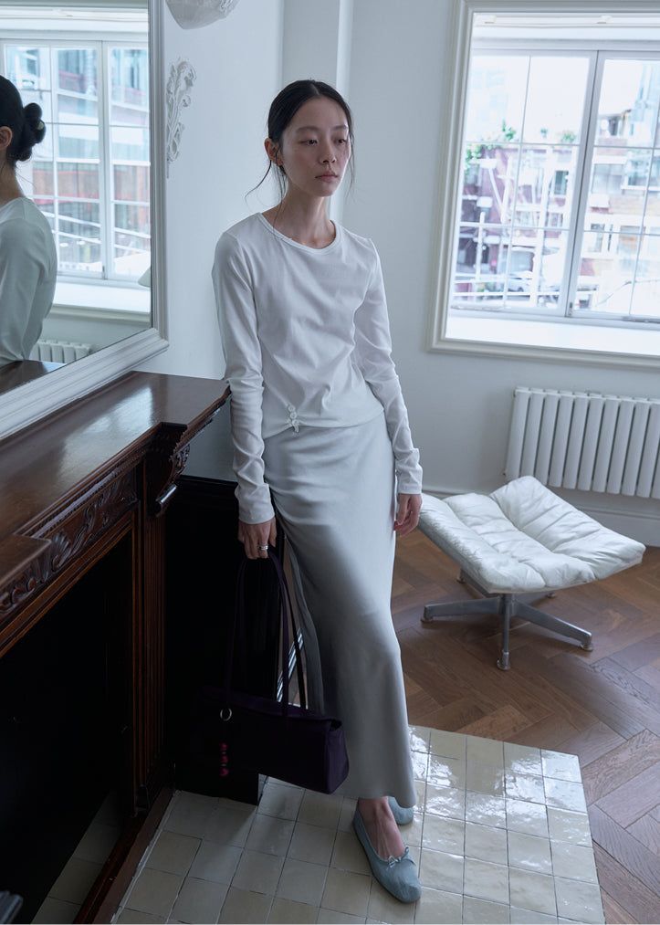 TERNE（テルン）の「サテン ロングスカート (Silver)（スカート）」