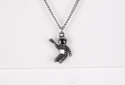 No.8850 astronaut necklace