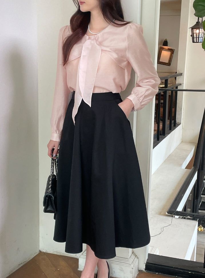 Marron Volume Ribbon Puff Blouse