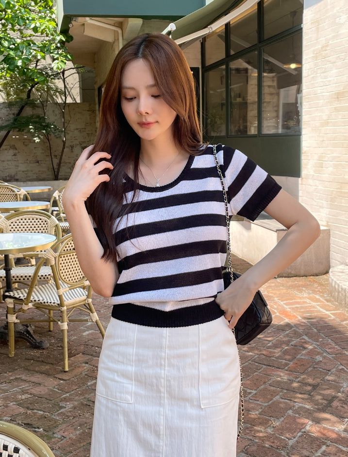 iam mari（アイアム マリ）の「Heinley U-neck Stripe Short Sleeve Knit（Tops）」