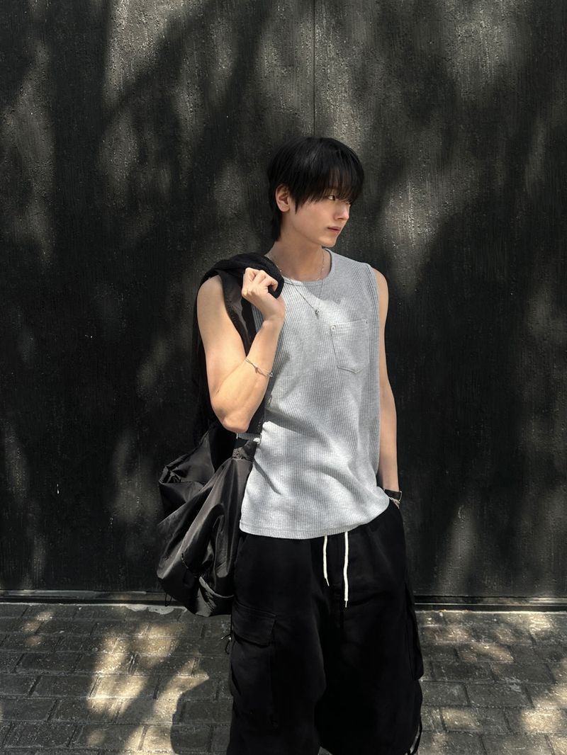 WHAT A LOOK(ワット ア ルック)の「Jin Rivet Pocket Sleeveless (Overfit)(Tops)」