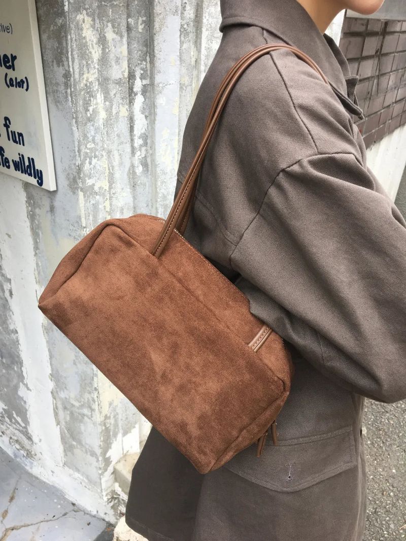 DUGGY（ダギー）の「キッカー スクエア ショルダーバッグ (2color)（バッグ）」