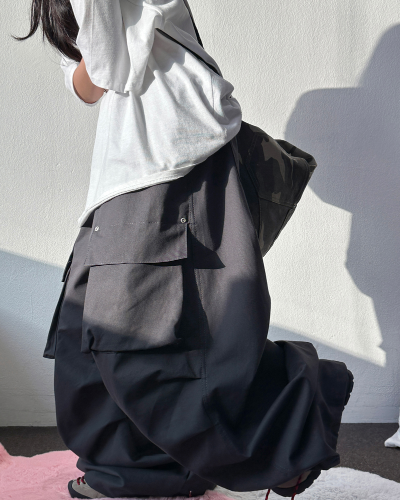 CCORTTI（コルッティ）の「HIGH QUALITY💛ストリングフロントカーゴパラシュートリベットコットンパンツ - 4 COLORS（パンツ）」