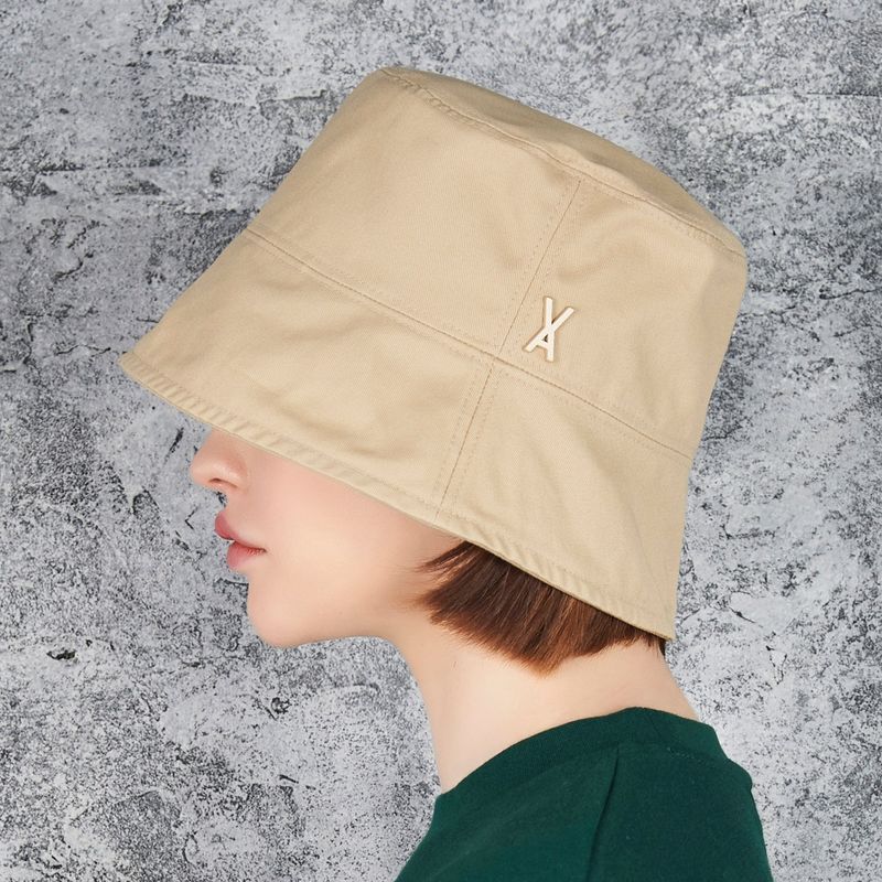 VARZAR（バザール）の「Stud Drop Over Fit Bucket Hat Beige（Hats）」