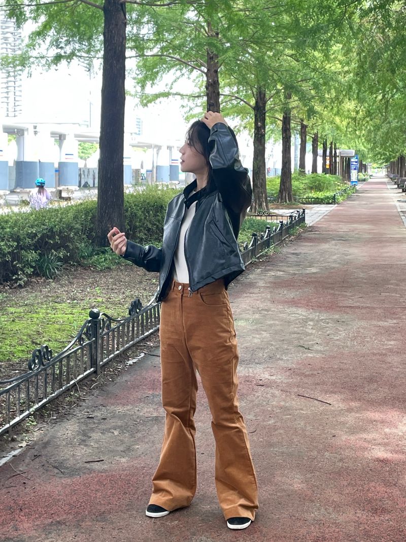 Suede slim bootcut pants
