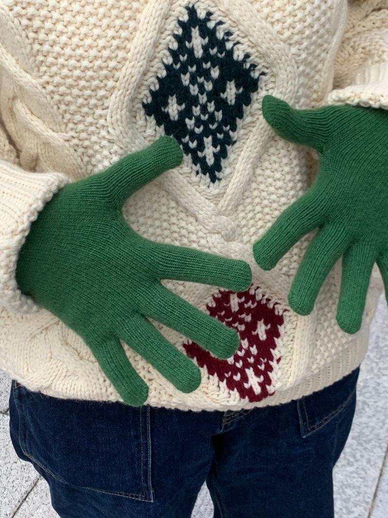 Let It Snow Label Gloves (Green)