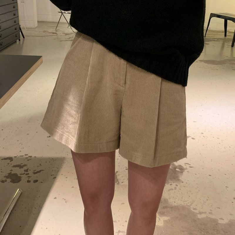 Madeleine Corduroy Pintuck Shorts
