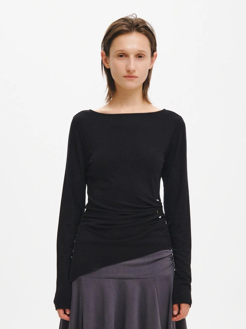 WOMAN DRAPE PIERCING T-SHIRT