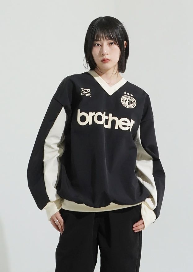KIXI（キッシー）の「アスレチックVネックナイロンスウェットシャツ（トップス）」